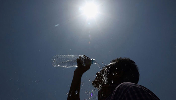 How can the citizens of Karachi stay safe from the hot and humid weather? File photo