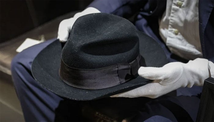 Michael Jackson's Moonwalk hat auctioned for Rs 2 crore 35 lakh Photo Social Media.