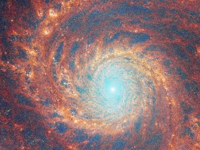 This beautiful swirling pole galaxy is 77 thousand light-years across.  Photo: NASA 