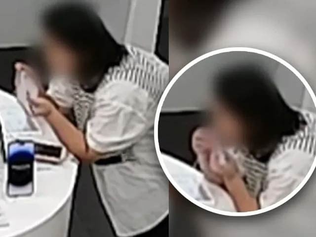 A woman stole an iPhone from an Apple store by cutting the cable with her teeth In China, a woman stole a valuable iPhone by cutting a strong cable with her teeth. Photo: South China Morning Post
