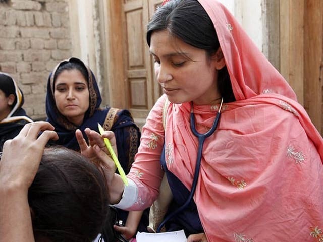 35% lady doctors are not working in Pakistan, Gallup survey report In Pakistan, 35% of lady doctors are out of hospitals due to which billions of rupees are wasted annually. Photo: The Express Tribune