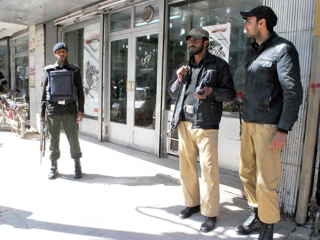 Quetta;  2 people were injured in the grenade blast