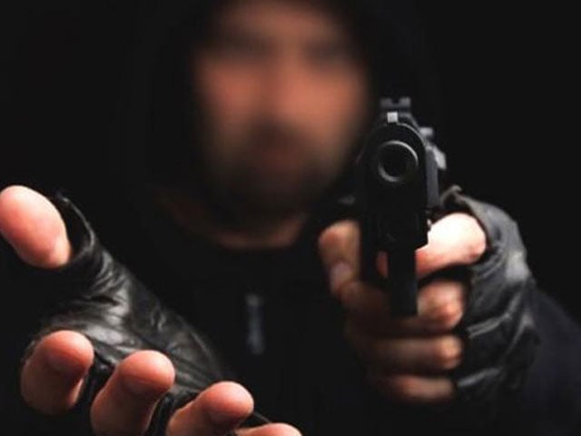 Karachi;  Armed robbers robbed a bus full of factory workers