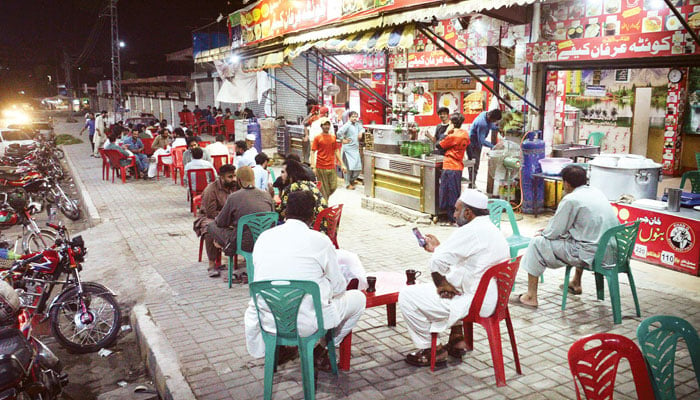 Another organized crime of motorcycle gangs;  Dozens of people were robbed at the tea hotel