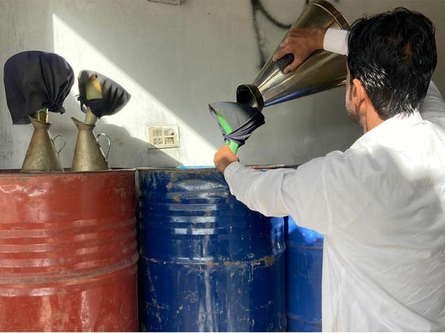 790 liters of smuggled Iranian petrol were caught in the police raid