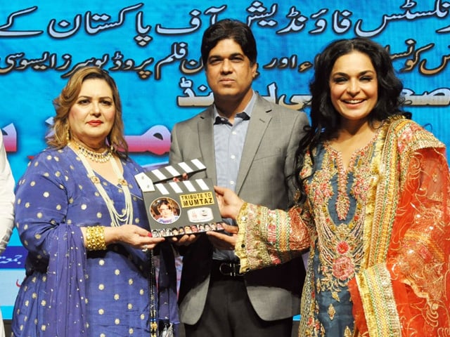 A grand ceremony was held in honor of legendary actress Mumtaz Begum