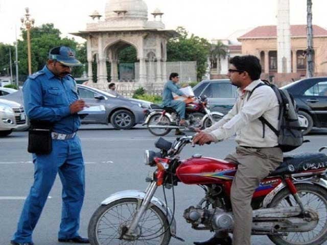 Order to stop entry of motorcycle riders without helmets on model roads including Canal, Mall Road