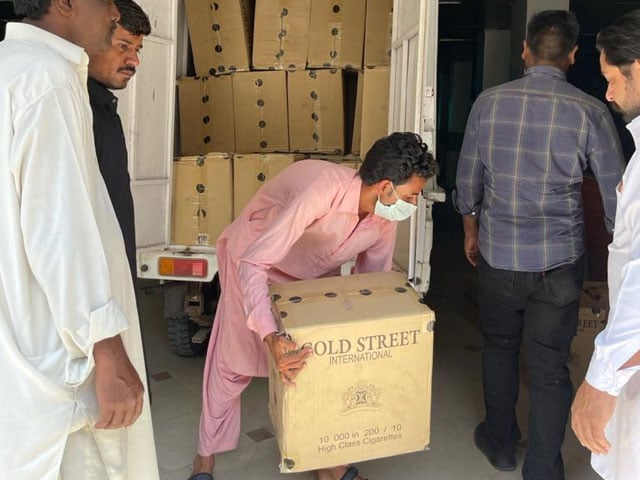 An attempt to deliver a large quantity of foreign cigarettes to Karachi failed