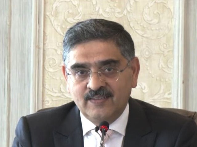 The Caretaker Prime Minister arrived in New York to attend the United Nations meeting He was received by the Ambassador to America Munir Akram, Ambassador of Pakistan Masood Khan and senior officials of Pakistani Embassy and Mission. Photo: File