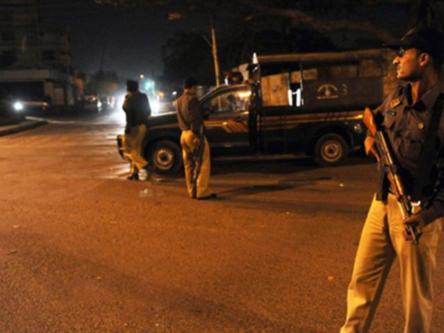 Karachi;  A robber was killed in a police encounter, a citizen was also killed