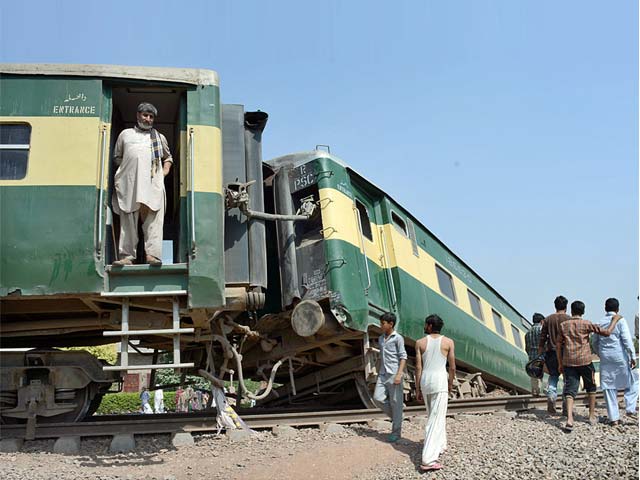 Mianwali Express collided with a freight car parked at Mianwali station, 20 people injured