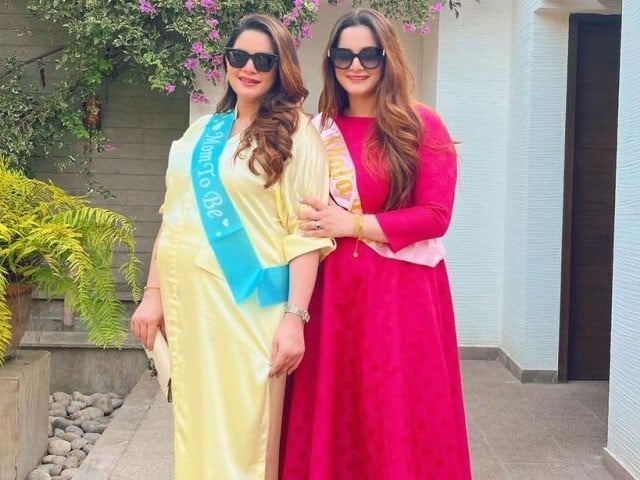 Manal Khan's 'baby shower' photos go viral Manal Khan's 'baby shower' photos go viral