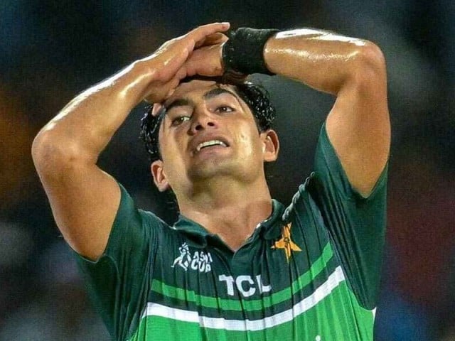 After medical examination and consultation with experts, he has been asked to undergo shoulder surgery.  Photo: AFP