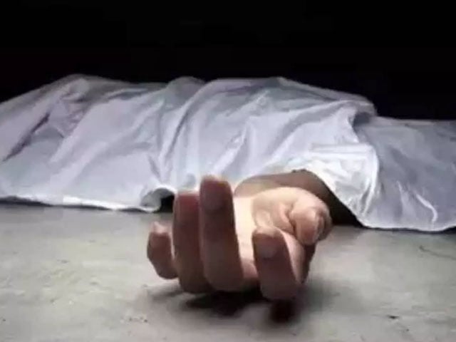 Karachi;  The builder committed suicide by shooting himself outside the house