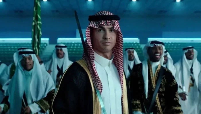 Cristiano Ronaldo traditional dance wearing Saudi dress