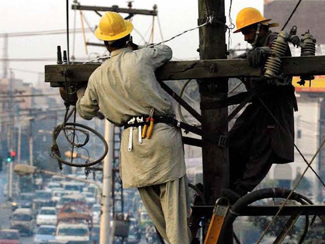 Nawab Shah;  Two SDOs and two linemen suspended for aiding in electricity theft