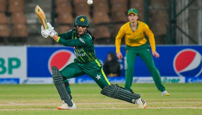 Pakistan women team defeated South Africa by 5 wickets