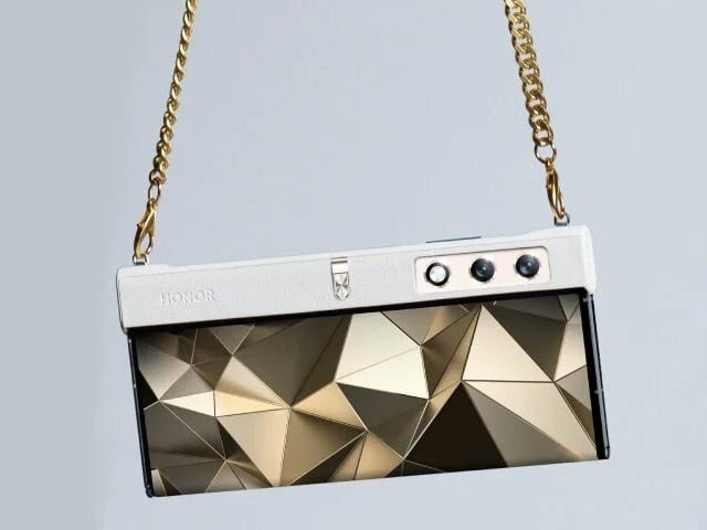 The Chinese company presented the smartphone in the form of a handbag