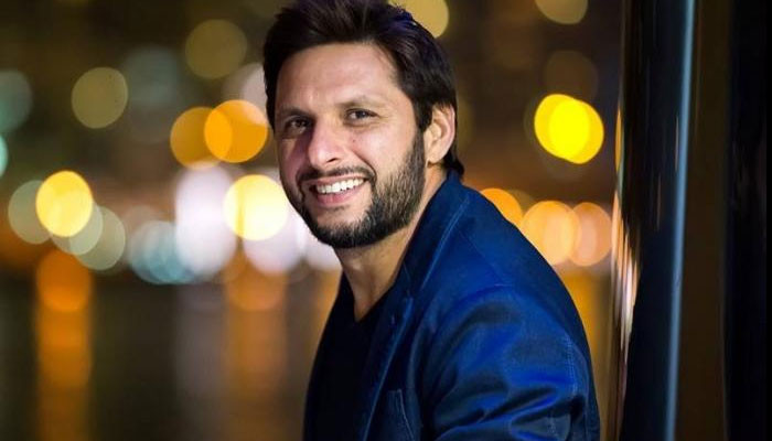 What habit of fans does Shahid Afridi dislike?