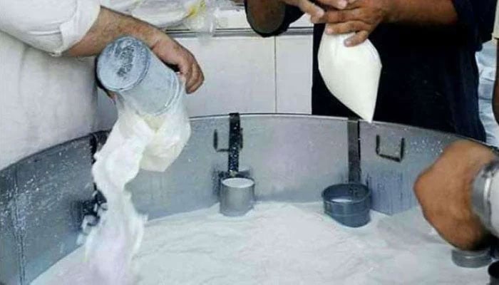 The orders of the Commissioner Karachi were blown up by the milk sellers ----File photo
