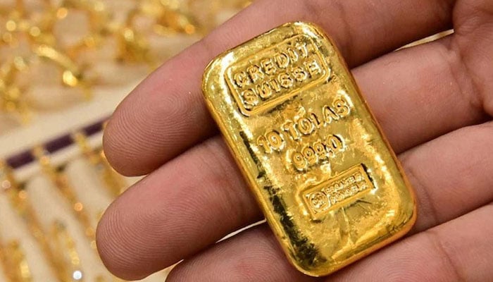 The price of gold per tola decreased by Rs 100