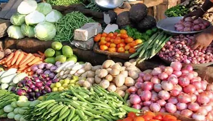 Reduction in the prices of petroleum products, food and beverages may not become cheaper ----File photo