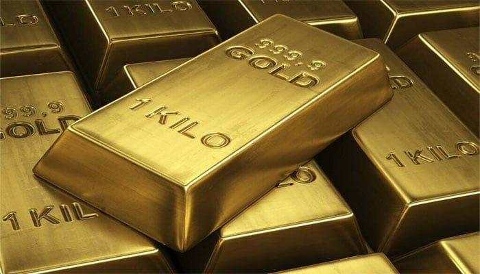 Gold is expensive at Rs 2200 per tola —File photo