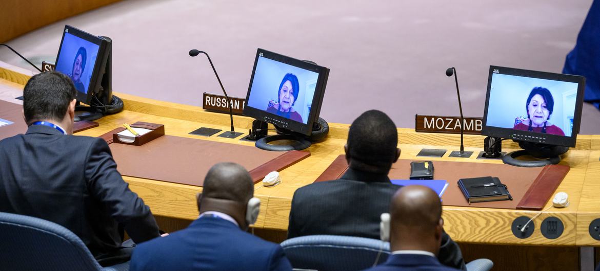 Rosemary DiCarlo (on screen) briefs the Security Council meeting on the maintenance of peace and security of Ukraine.