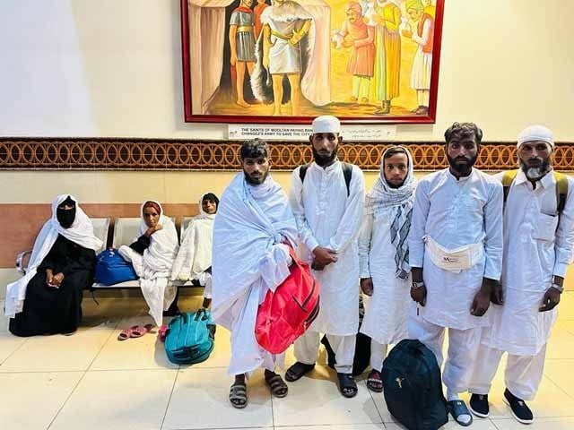 A group of beggars going to Saudi Arabia under the guise of Umrah offloaded from the airport Photo: FIA Immigration
