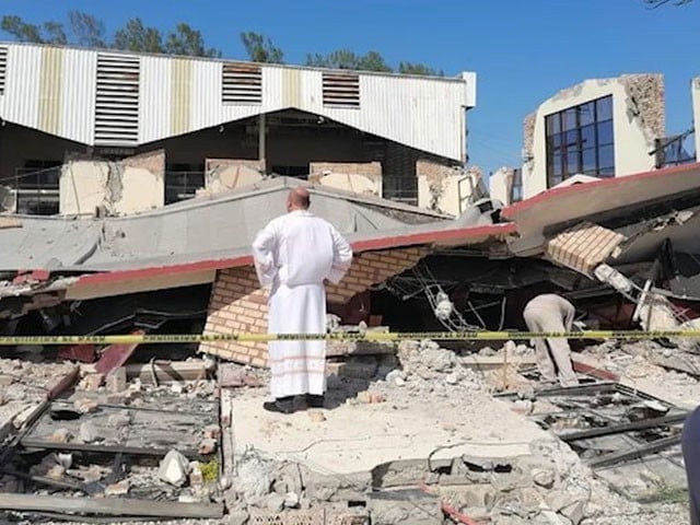 Mexico; 9 people died and 50 were injured when the roof of the church collapsed 6 people died after the roof of the church collapsed in Mexico, Photo: Reuters