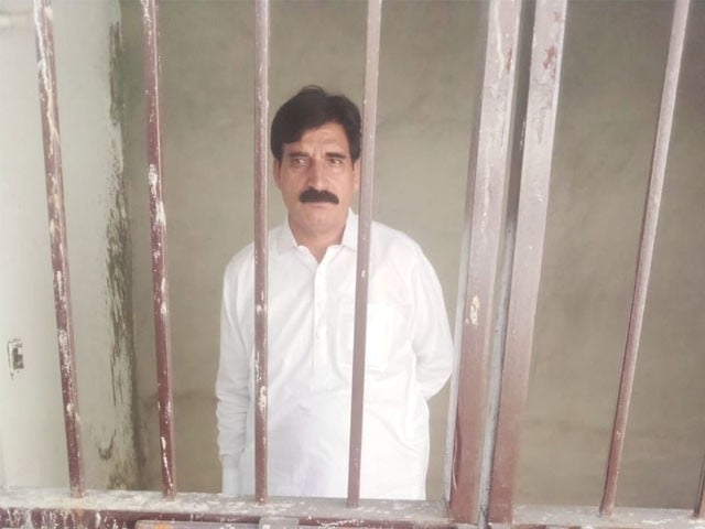 Assistant Director Anti-Corruption arrested for letting the accused escape A case has been registered against Assistant Director Anti-Corruption: Photo: Express News