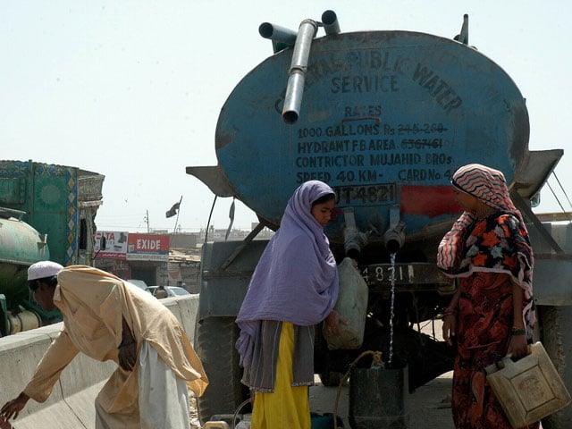 Water crisis intensified in Karachi, citizens forced to buy tankers