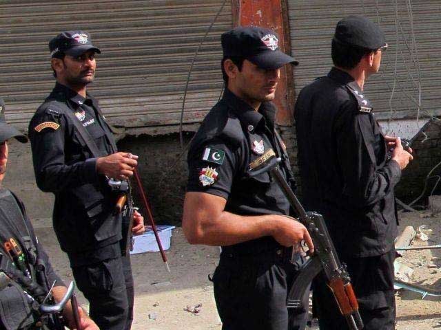 Peshawar;  A young man who tried to commit suicide was saved by a policeman