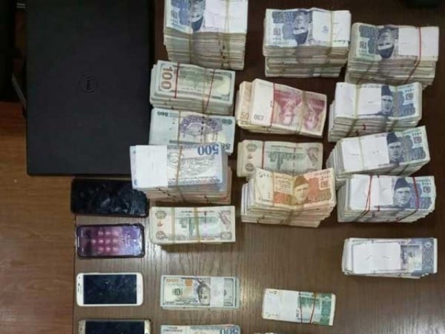 Crackdown against Pasha Handi, 4 accused including 2 Afghans arrested Millions of rupees were recovered from the accused: Photo: File