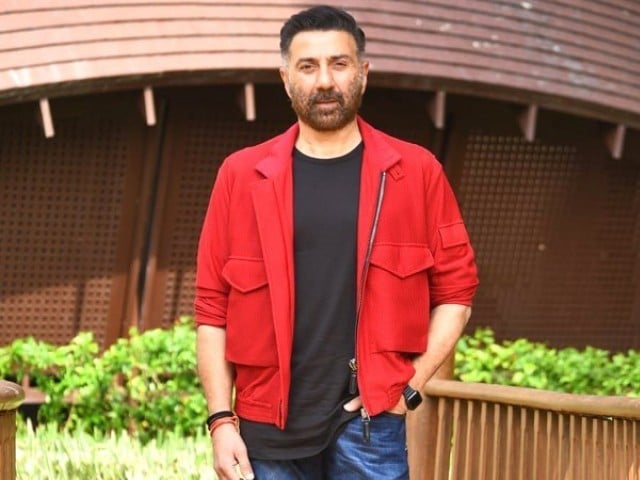 Sunny Deol has finalized a deal of 50 crores to work in 'Border 2' Photo: Instagram