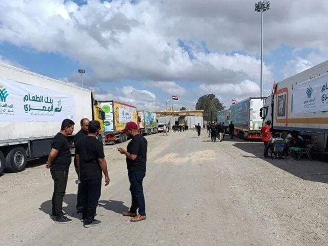 Israel allowed the delivery of aid to Gaza through Egypt On the Egyptian border, trucks loaded with aid from an NGO wait for the opening of the Rafah crossing (photo: courtesy of Al Jazeera).