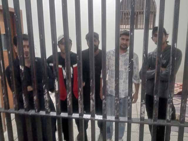 Lahore;  11 car racers were arrested for performing dangerous stunts on the roads