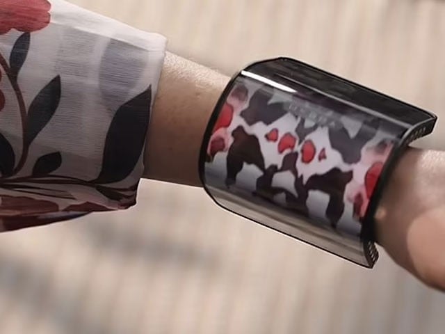 The world's first wrist-worn smartphone (Photo: Motorola)