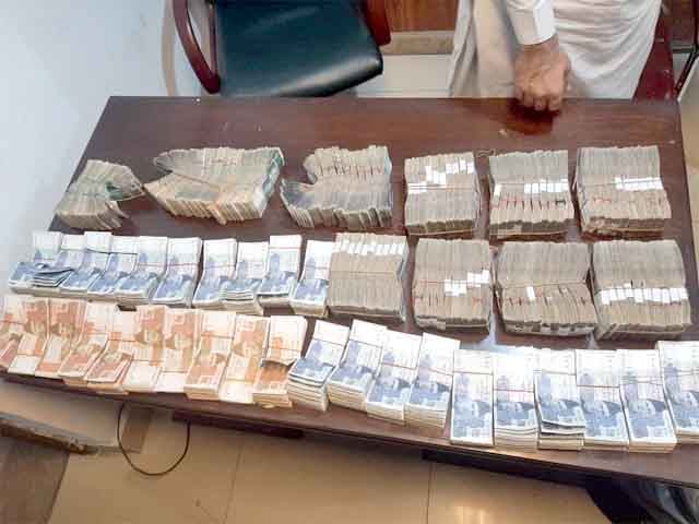 2 operatives of the reference handi gang arrested, one crore 62 lakh rupees recovered