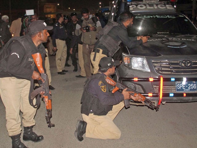 Operation against drug dealers in Faqira Goth, 20 motorcycles, drugs and weapons recovered