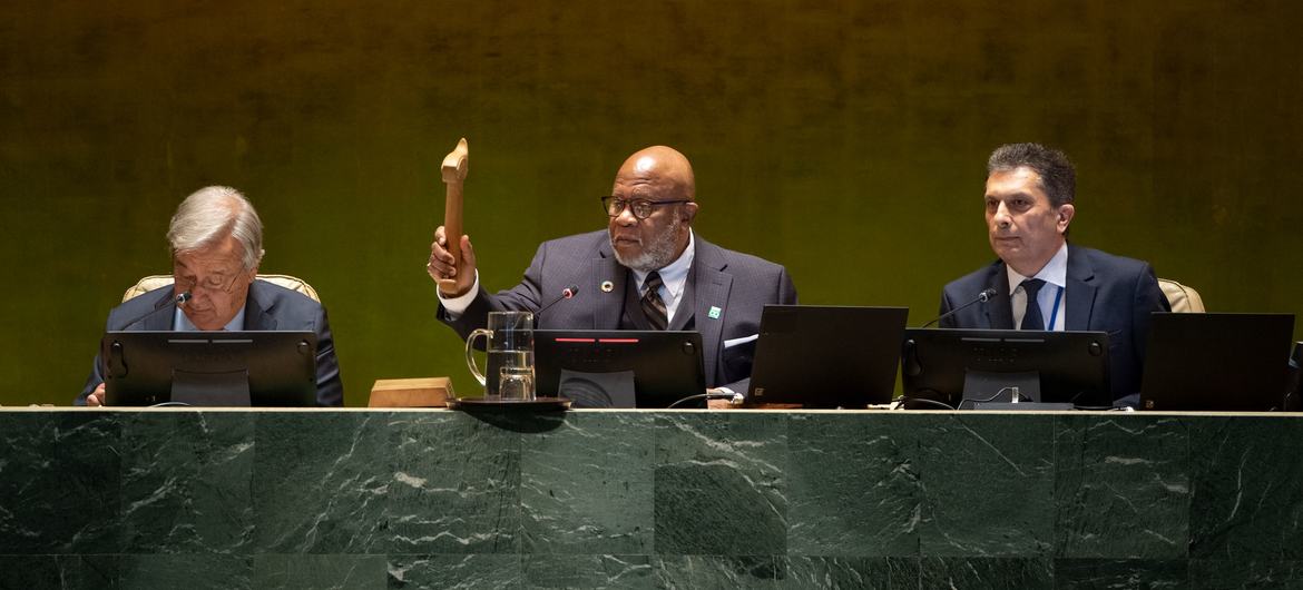 Dennis Francis (centre), President of the 78th session of the United Nations General Assembly, chairs the opening of the General Debate.