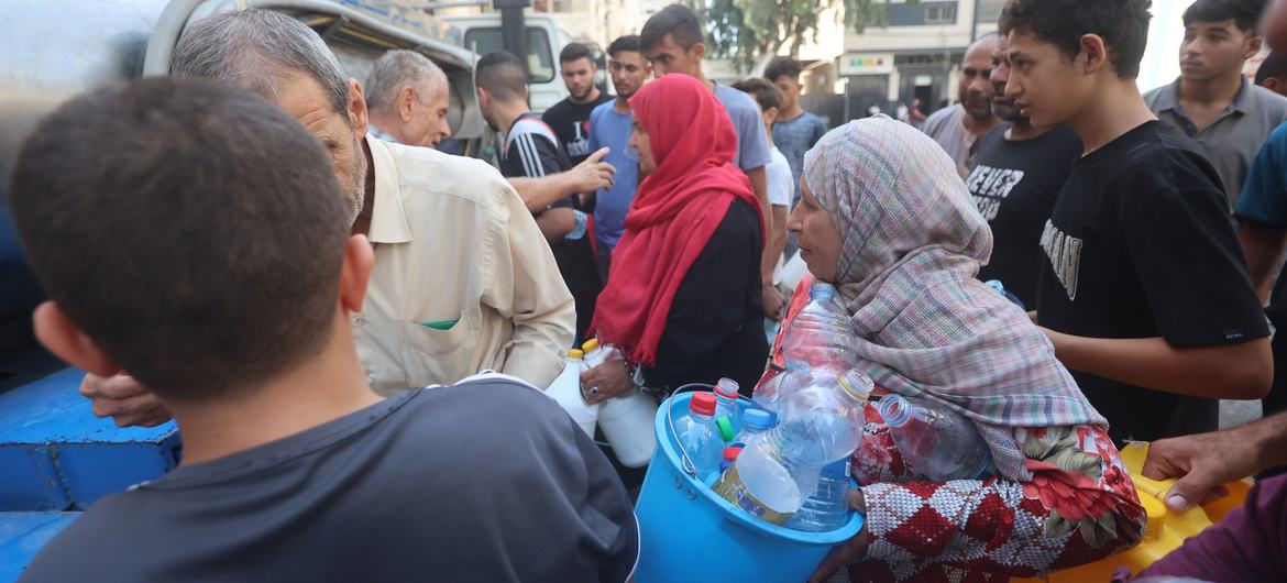 Palestinians queue for water in Gaza.