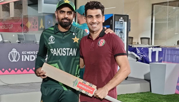 Babur Azam's gift of a bat to Rahmanullah Garbaz