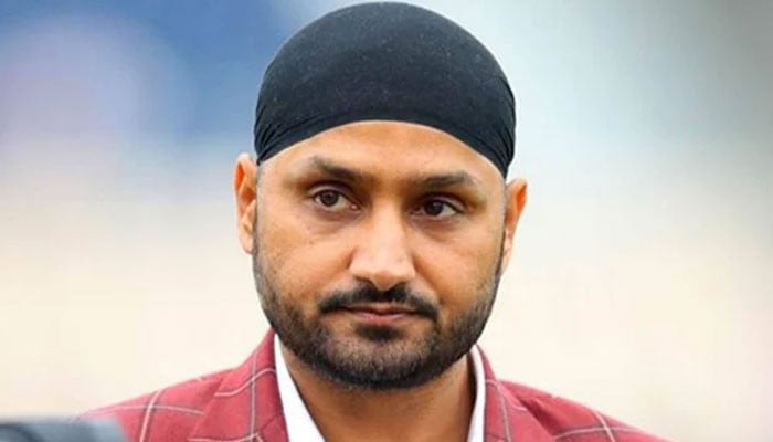 Bad umpiring and bad rules cost Pakistan the match, Harbhajan Singh