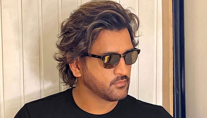 Dhoni returns to social media with long hair