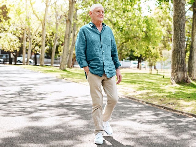 Difficulty turning while walking may be an early sign of Alzheimer's, research suggests