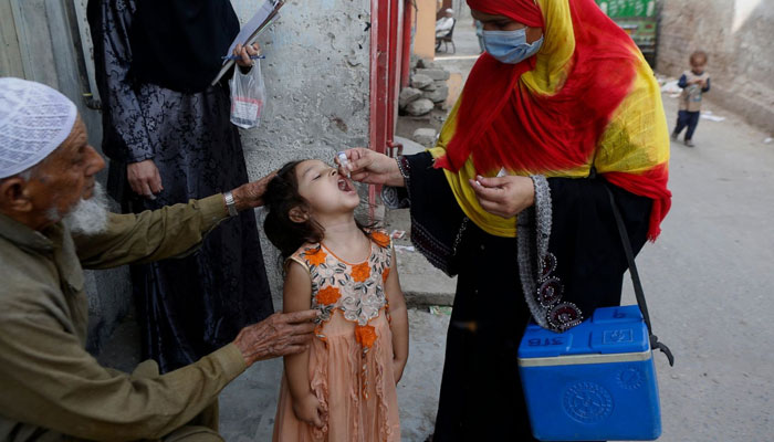 Anti-polio campaign started in different cities ---File photo