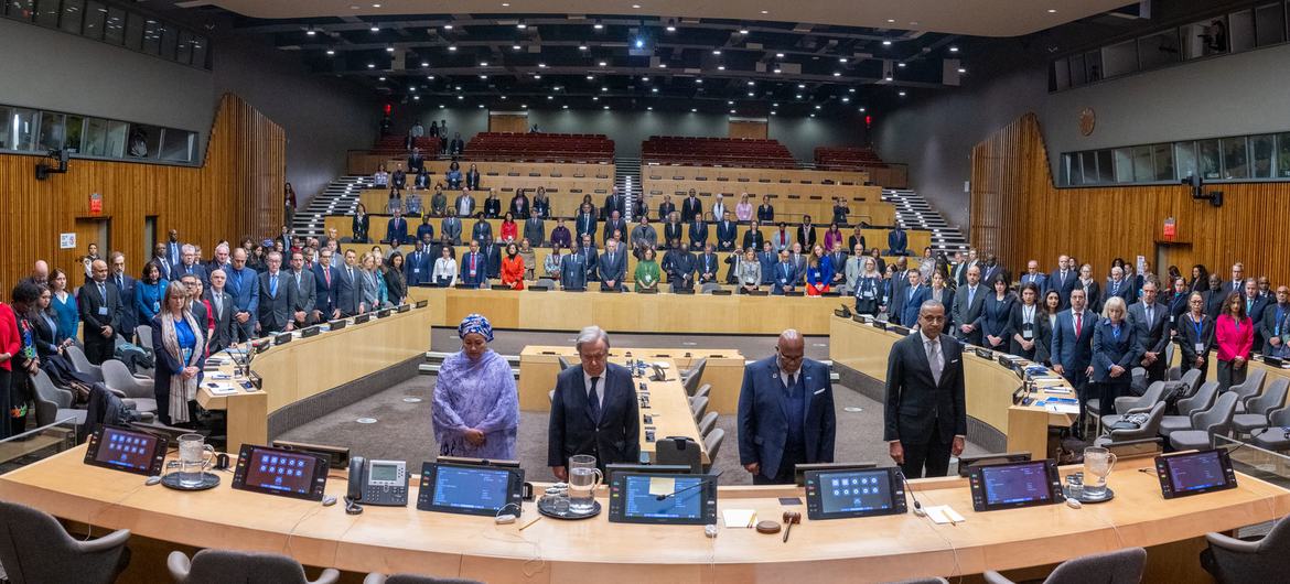 Secretary-General António Guterres leads minute of silence at UN Headquarters in New York in remembrance of colleagues killed in Gaza. Secretary-General António Guterres leads minute of silence at UN Headquarters in New York in remembrance of colleagues killed in Gaza.