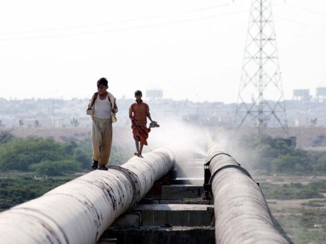 Karachi;  The theft of millions of gallons of water per day through the tunnel in Landhi was caught