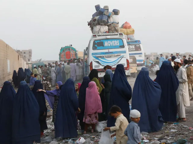 The first convoy of illegal Afghans from Karachi left for Chaman